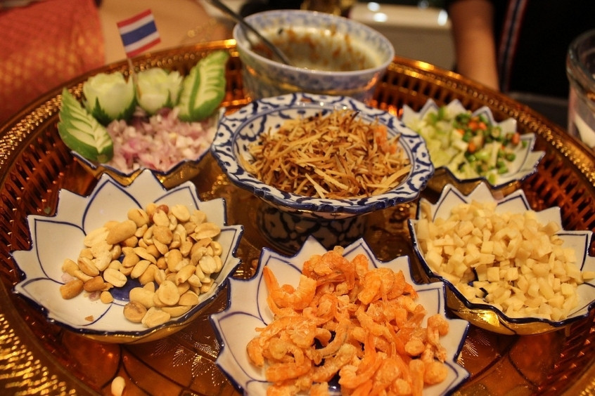 nguyên liệu để làm món Miang Kham, một món ăn khai vị của Thái Lan