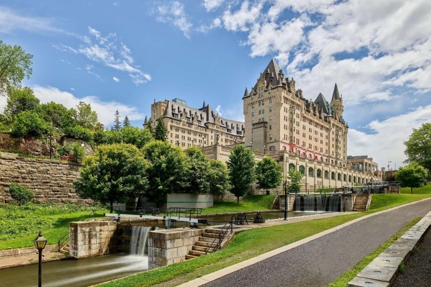 Fairmont Château Laurier nổi bật tại Ottawa, điểm dừng chân lý tưởng cho hành trình cùng 190 Booking.