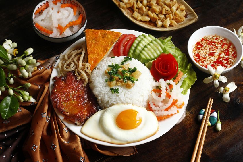 Cơm tấm - món ăn đặc sản Sài Gòn