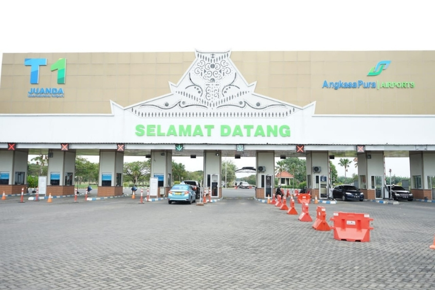Sân bay Quốc tế Juanda là cửa ngõ hàng không chính của Surabaya, phục vụ hàng triệu lượt khách mỗi năm với cơ sở hạ tầng hiện đại và kết nối thuận tiện