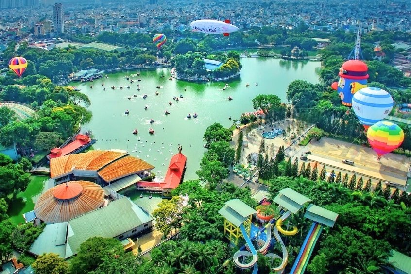 Công viên nước Đầm Sen với đường trượt nước và hồ bơi lớn, điểm vui chơi nổi bật tại TP. Hồ Chí Minh