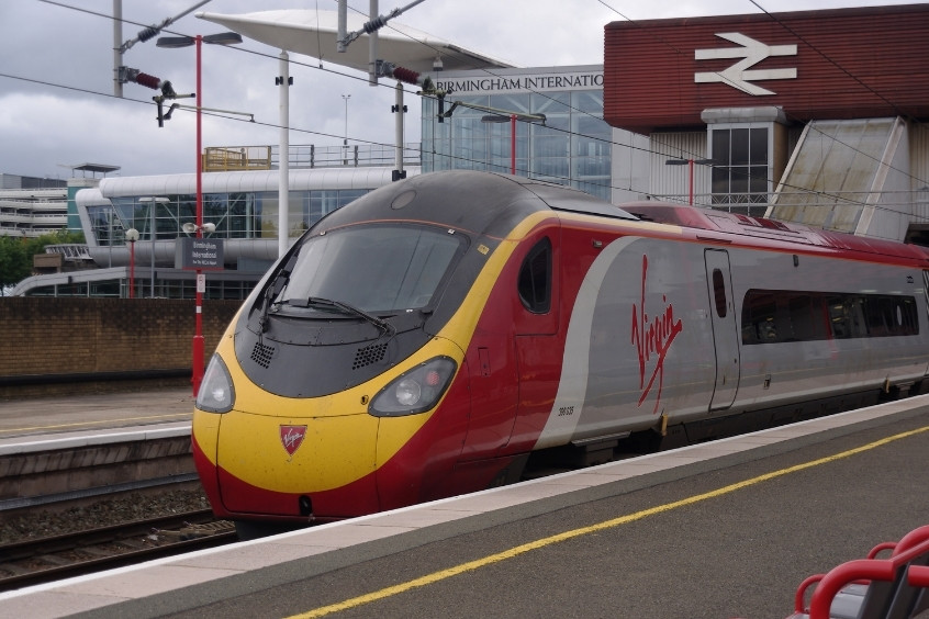 Tàu điện tại ga Birmingham International, kết nối hành khách từ sân bay đến trung tâm Birmingham