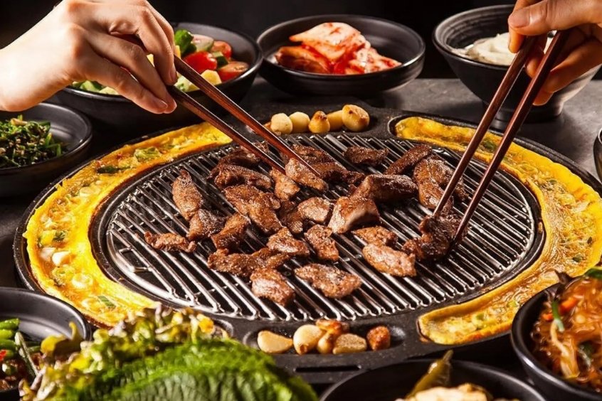 BBQ Hàn Quốc hấp dẫn với thịt nướng và món ăn kèm truyền thống tại Seoul