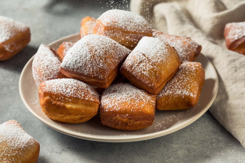 Beignets là món bánh ngọt đặc trưng của New Orleans