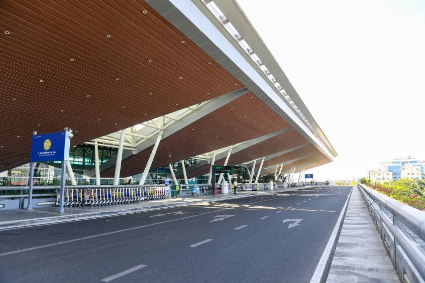 Sân bay quốc tế Đà Nẵng là một trong ba cảng hàng không quy mô lớn nhất tại Việt Nam