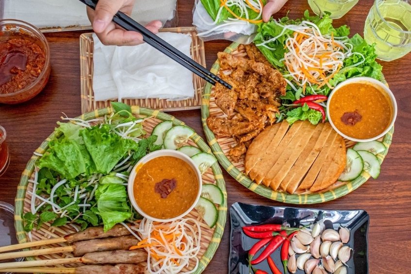 Bún thịt nướng Đồng Hới – Hương vị đậm đà giữa lòng phố biển