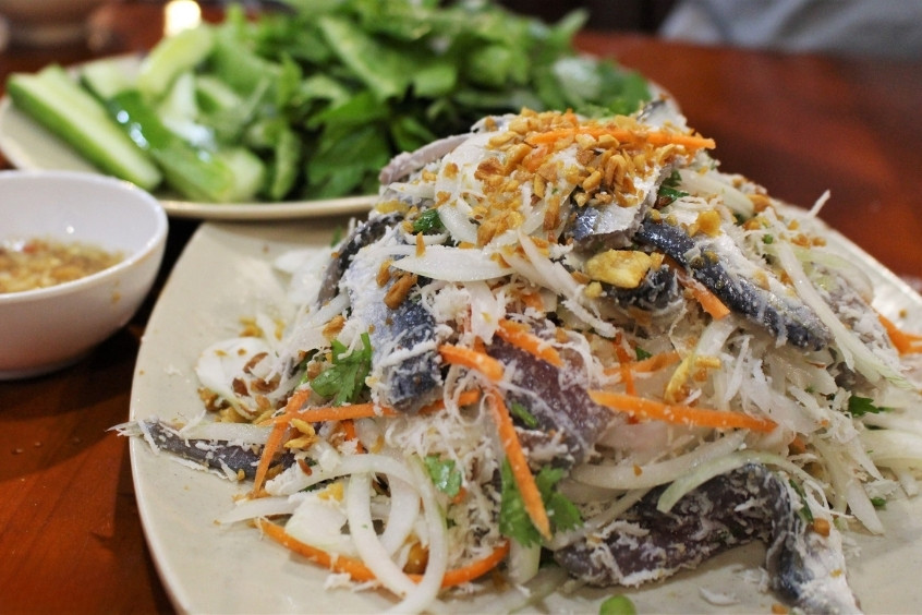 Thưởng thức gỏi cá trích Phú Quốc - Tươi ngon, đậm đà vị biển (Nguồn: Internet)