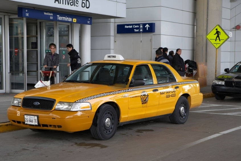 Hướng dẫn sử dụng taxi truyền thống và taxi công nghệ tại Chicago