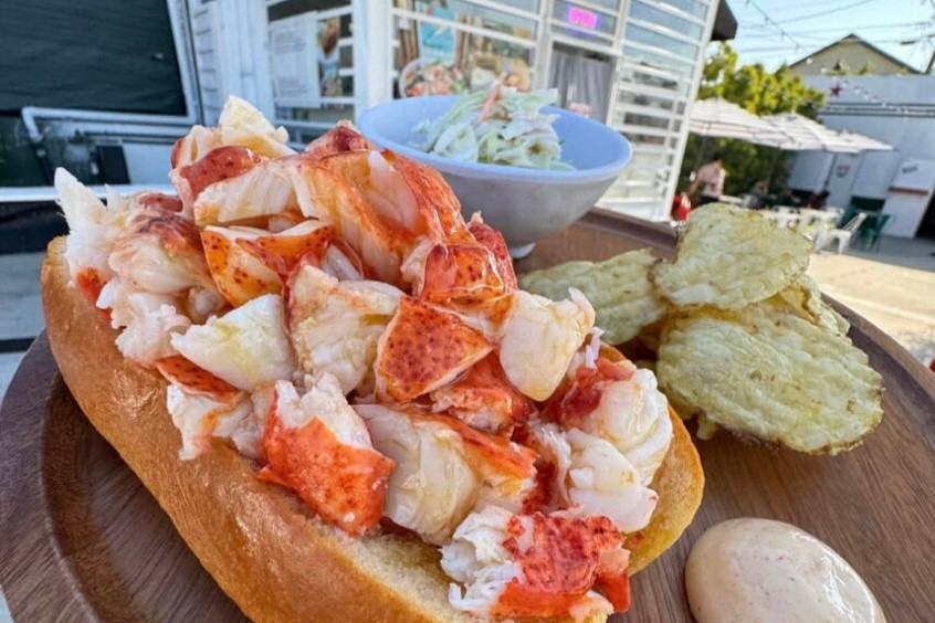 Lobster Roll kiểu California – Sự kết hợp hoàn hảo giữa tươi ngon và sáng tạo