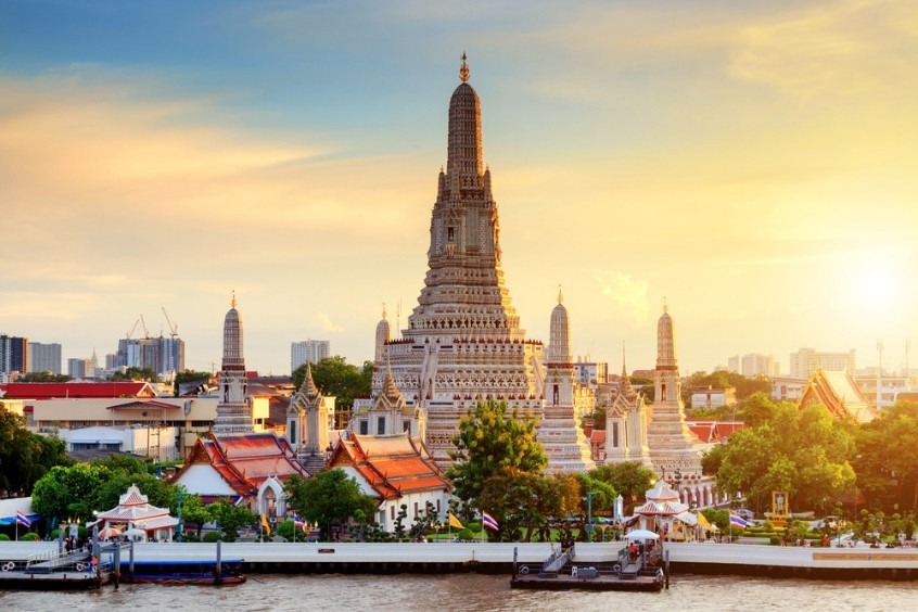 Chùa Wat Arun - Ngôi chùa Phật giáo nổng tiếng nằm ở Bangkok, Thái Lan