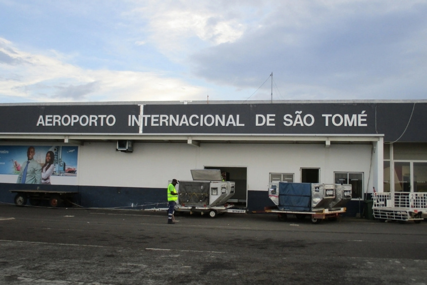 Sân bay São Tomé là sân bay quốc tế chính của São Tomé và Príncipe