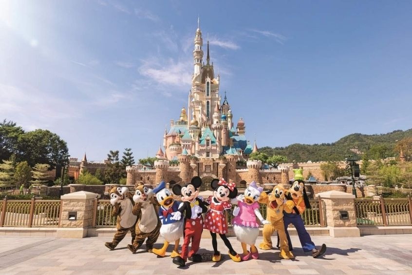 Disneyland Hong Kong - Điểm đến cho mọi lứa tuổi, nổi bật với không gian cổ tích rực rỡ