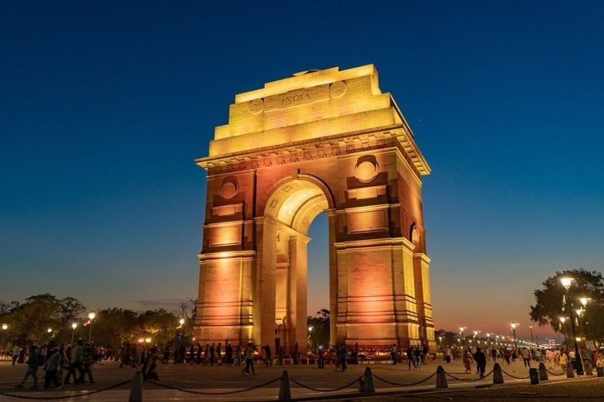 Vé máy bay từ TP. Hồ Chí Minh đi New Delhi - Đài tưởng niệm India Gate ở New Delhi với kiến trúc vòm đá