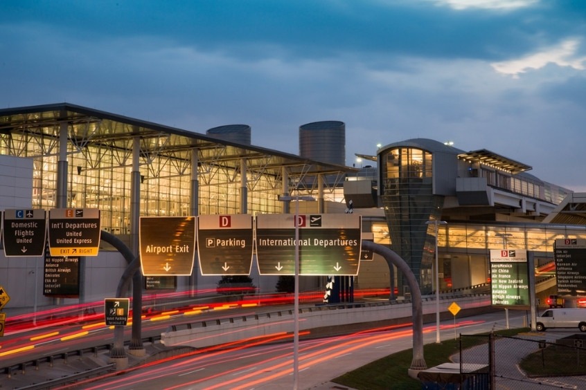 Sân bay Liên lục địa George Bush - Sân bay này được đặt tên để vinh danh George H. W. Bush, tổng thống thứ 41 của Hoa Kỳ