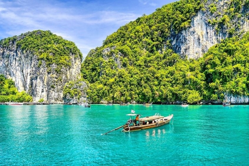 Vé máy bay từ TP. Hồ Chí Minh đi Phuket - Phuket nổi tiếng với những bãi biển cát trắng và làn nước trong xanh