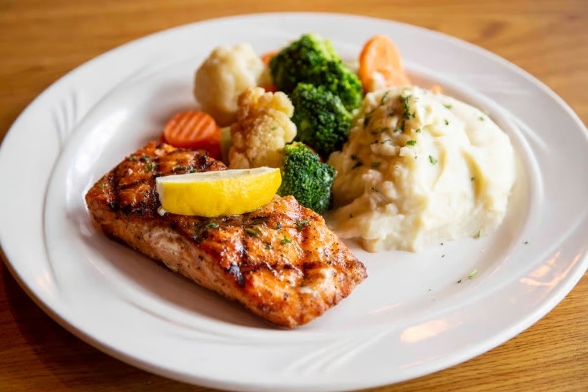 Cá hồi nướng - Món ăn nổi tiếng tại Seattle 