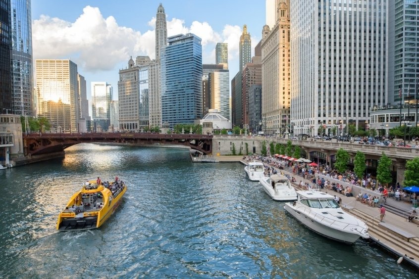 Ngắm nhìn cảnh sắc hữu tình trên Cầu đi bộ Chicago Riverwalk