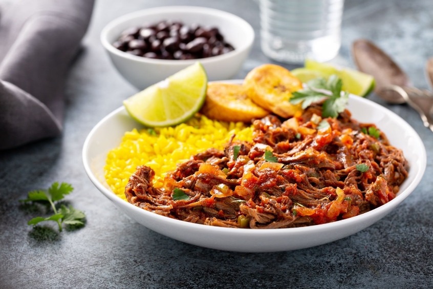 Ropa Vieja món hầm thịt bò xé sợi truyền thống của Cuba