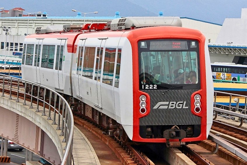 Di chuyển từ sân bay Busan về trung tâm thành phố bằng tàu metro