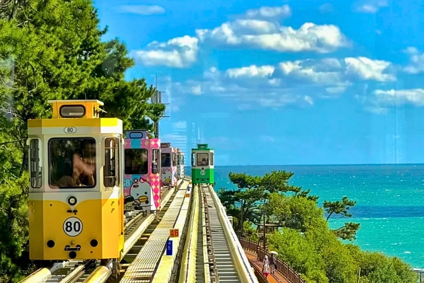 Tàu điện Haeundae Blueline Park ven biển Busan, Hàn Quốc