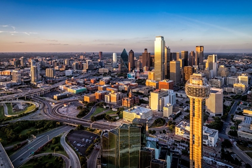 Ngắm nhìn Tòa tháp Reunion cao 171 mét với lối kiến trúc độc đáo