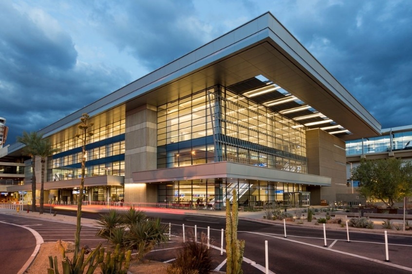 Sân bay Quốc tế Phoenix Sky Harbor là sân bay lớn nhất và bận rộn nhất ở Arizona
