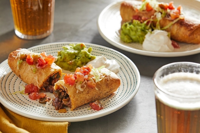 Chimichanga là món ăn hấp dẫn tại Phoenix mà du khách không nên bỏ lỡ