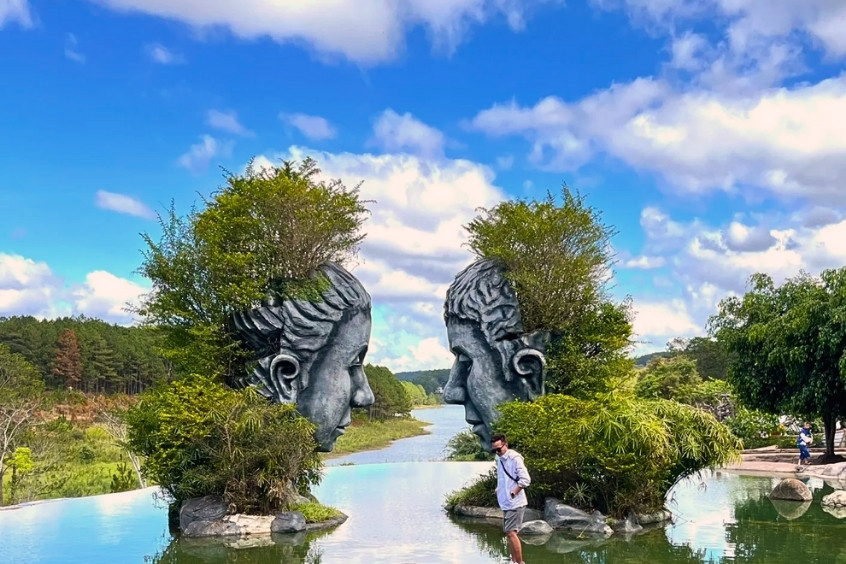 Đường hầm đất sét Đà Lạt với kiến trúc điêu khắc độc đáo giữa khung cảnh thiên nhiên thơ mộng