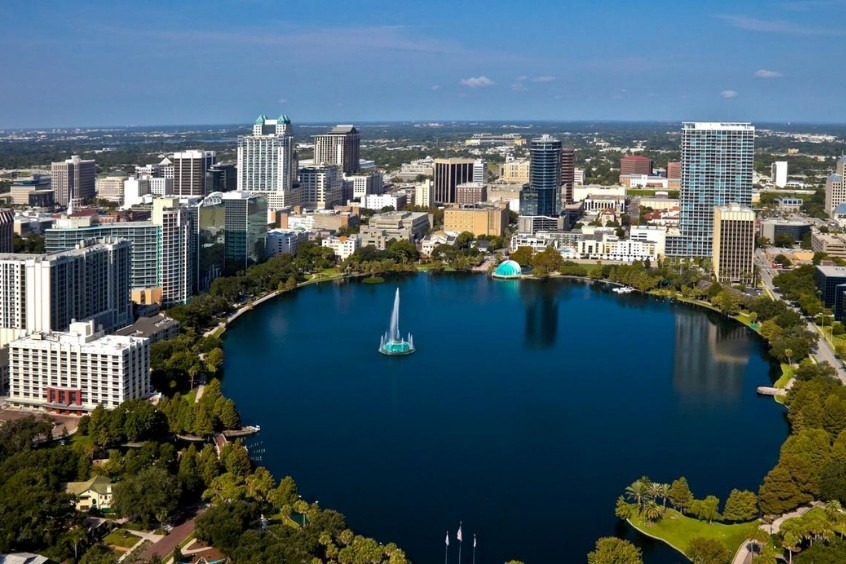 Vé máy bay từ Hà Nội đi Orlando - Ngắm nhìn hồ Eola thơ mộng