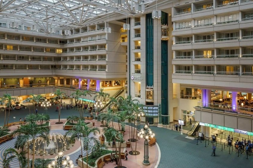 Khách sạn Hyatt Regency nằm trong Orlando International Airport