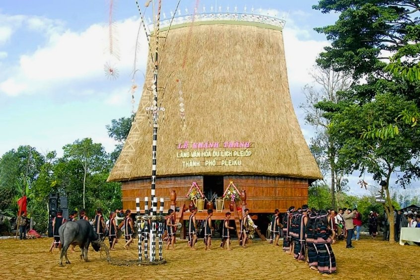Khung cảnh yên bình tại Làng văn hóa Plei Ốp, điểm du lịch văn hóa nổi tiếng ở Pleiku