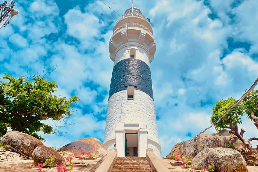 Hải đăng Cù Lao Xanh Quy Nhơn biểu tượng cổ kính giữa biển trời mênh mông