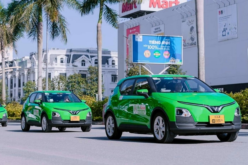 Taxi điện Mai Linh đưa đón du khách giữa sân bay và trung tâm thành phố