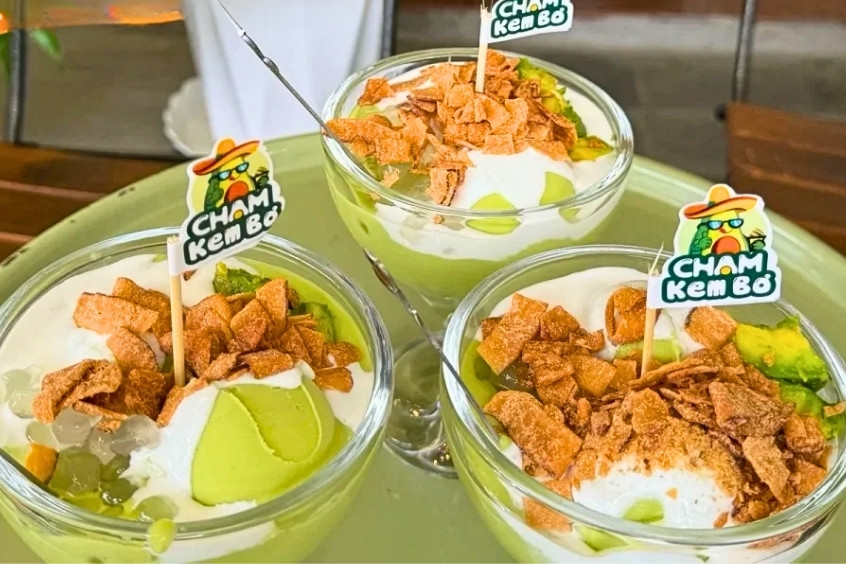 Kem bơ béo mịn thơm ngậy, kết hợp cùng dừa khô là món tráng miệng nổi tiếng không thể bỏ qua khi du lịch Đà Lạt 