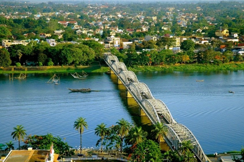 Vé máy bay từ Điện Biên đi Huế khám phá cầu Tràng Tiền Huế lung linh bên sông Hương