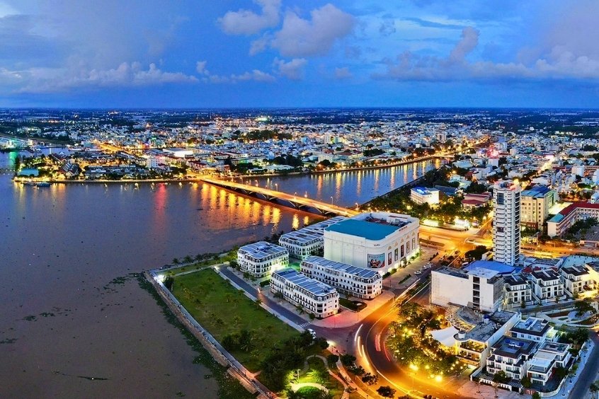 Toàn cảnh thành phố Rạch Giá nhìn từ trên cao với khu lấn biển hiện đại