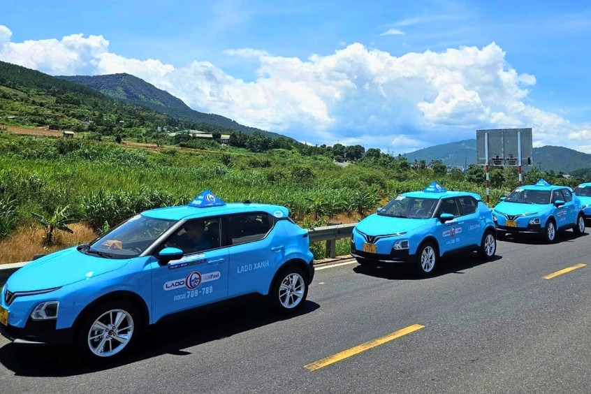 Di chuyển từ trung tâm Đà Lạt ra sân bay Liên Khương bằng taxi Lado