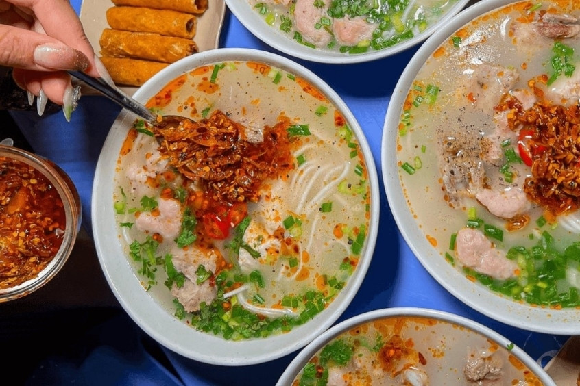 Bát cháo canh nóng hổi đặc sản nổi tiếng của Quảng Bình