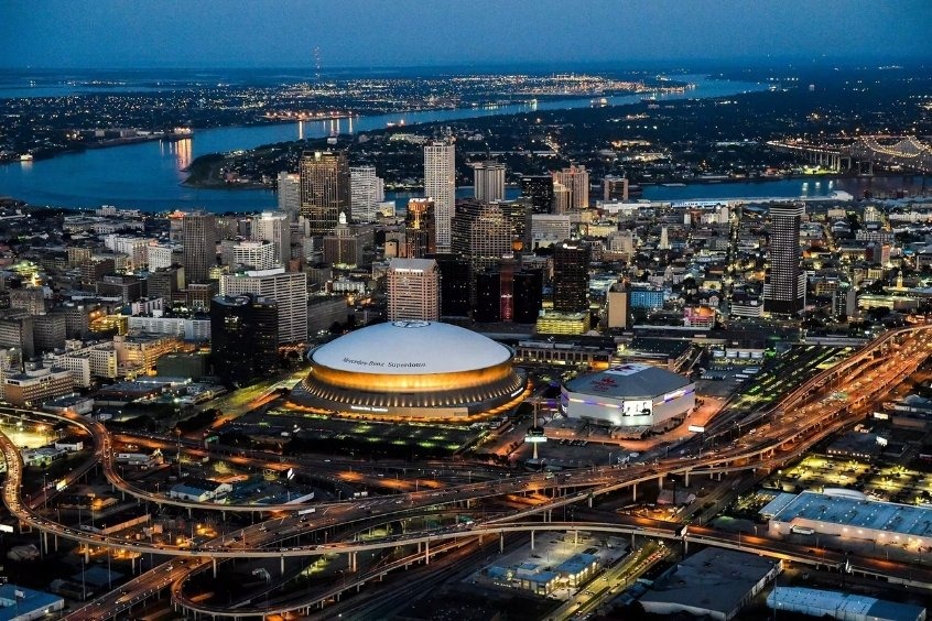 Vé máy bay đi New Orleans - Tham quan sân vận động Caesars Superdome của đội bóng bầu dục New Orleans Saints
