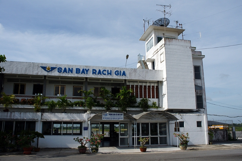 Hình ảnh sân bay Rạch Giá với nhà ga đơn giản và không gian thoáng đãng