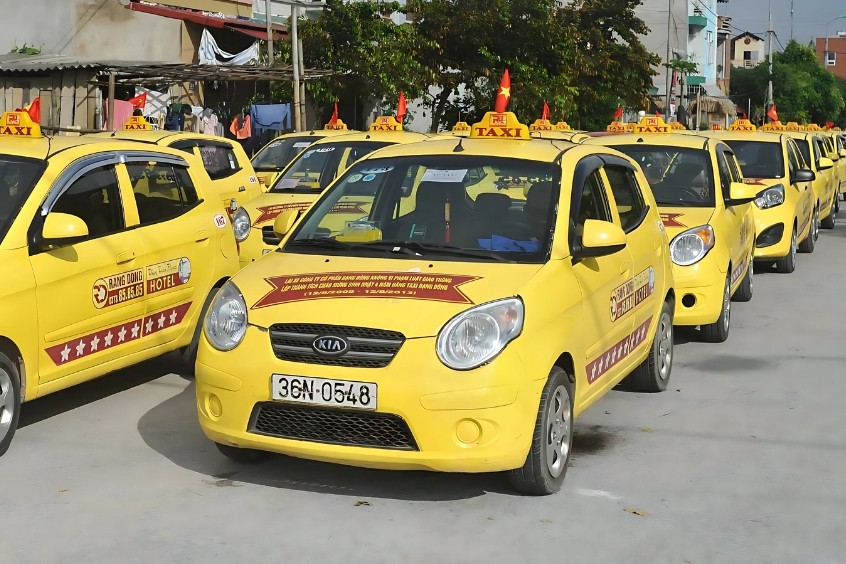 Taxi Rạng Đông đưa đón khách từ sân bay Thọ Xuân về trung tâm thành phố