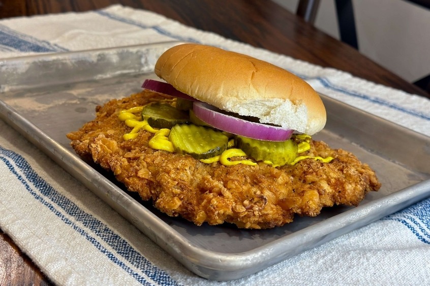 Pork tenderloin sandwich - Món ăn đặc sản Indianapolis mà du khách nhất định phải thưởng thức