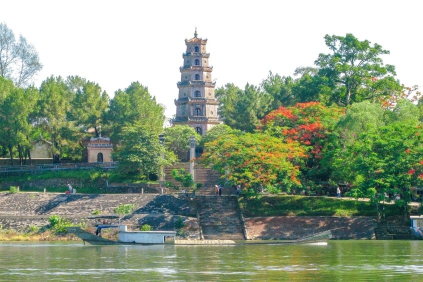 Thành phố Huế với nét đẹp cổ kính và thơ mộng, điểm đến nổi tiếng thu hút nhiều du khách
