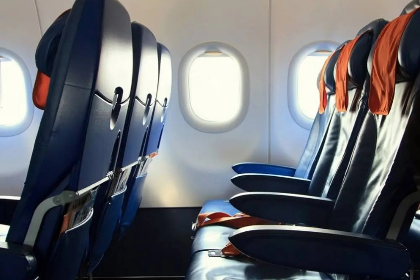 Lựa chọn chỗ ngồi - Bạn nên đặt chỗ gần cửa sổ để ngắm cảnh hoặc gần lối đi để dễ di chuyển