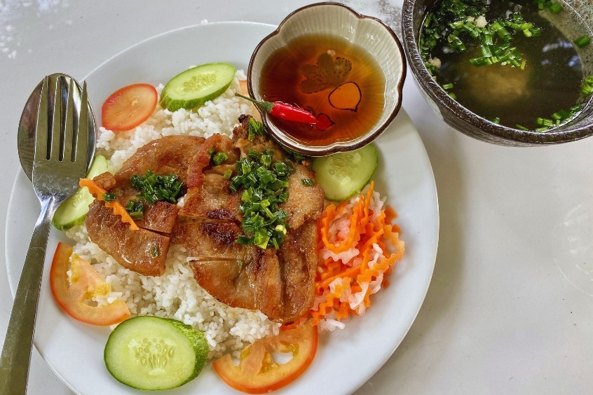 Thưởng thức hương vị đặc sắc của ẩm thực Sài Gòn với món cơm tấm trứ danh