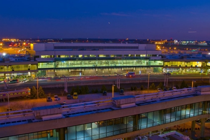 Sân bay Quốc tế Philadelphia rực rỡ vào ban đêm