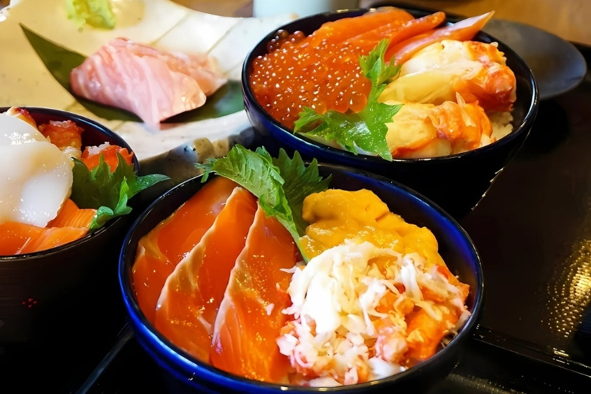 Món Nokkedon kết hợp cơm và hải sản tươi sống, đặc sản Aomori