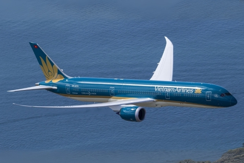 Máy bay Vietnam Airlines trên đường bay từ TP. Hồ Chí Minh đến Denpasar Bali