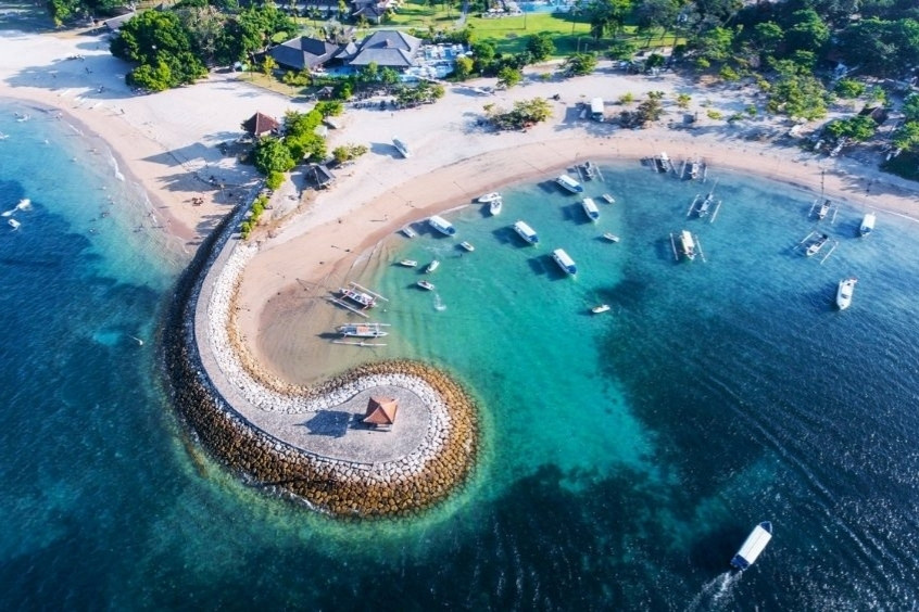 Bãi biển Sanur Denpasar Bali nổi tiếng với khung cảnh bình minh tuyệt đẹp và không khí yên bình
