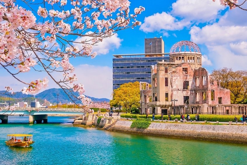 Công viên Tưởng niệm Hòa bình Hiroshima với Đài tưởng niệm bom nguyên tử